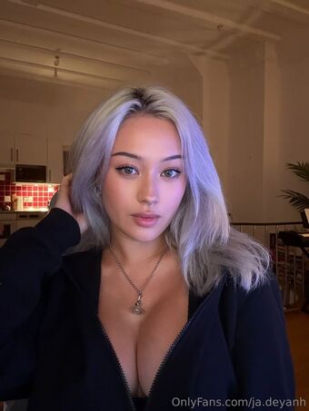 JadeyAnh Голе фотографије OnlyFans 132