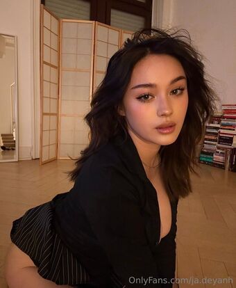 JadeyAnh Голе фотографије OnlyFans 165