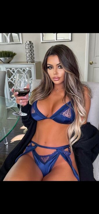 Juli.anneee Голе фотографије OnlyFans 1