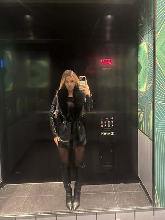 Julia Ernst Голе фотографије OnlyFans 289