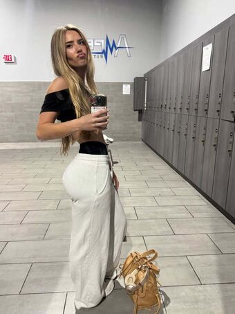 Julia Ernst Голе фотографије OnlyFans 290