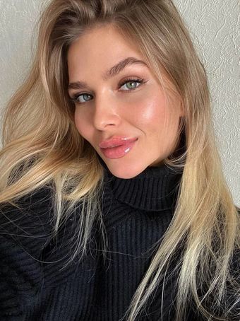 Julia Wind Голе фотографије OnlyFans 1