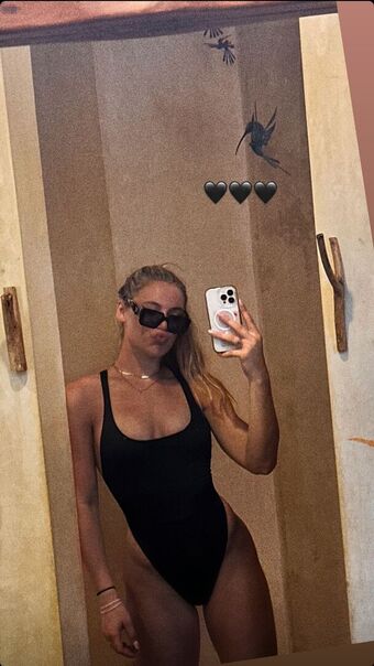 Jutta Leerdam Голе фотографије OnlyFans 9