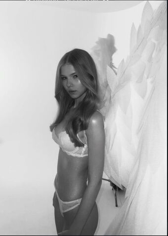 Kate Evteeva Голе фотографије OnlyFans 32
