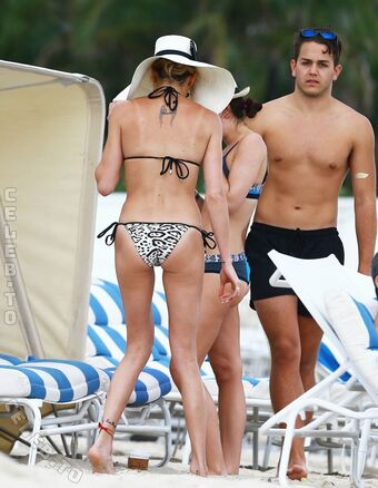 Katie Cassidy Голе фотографије OnlyFans 184