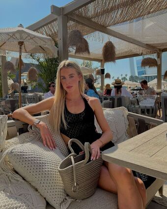 Keely Hodginkinson Голе фотографије OnlyFans 3