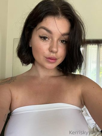 Kerri Sky Голе фотографије OnlyFans 3