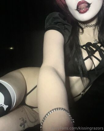 kissingrazors