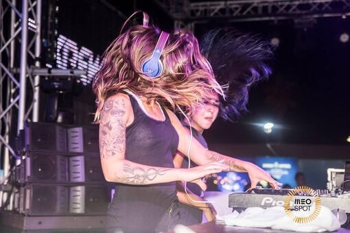 Krewella Голе фотографије OnlyFans 24