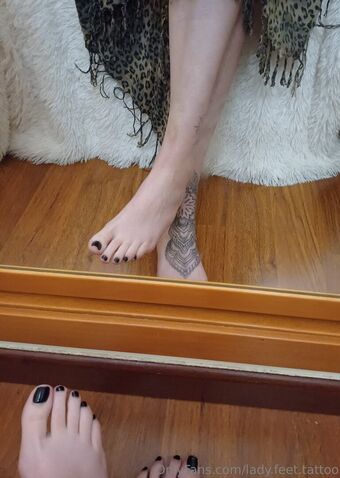 lady.feet.tattoo