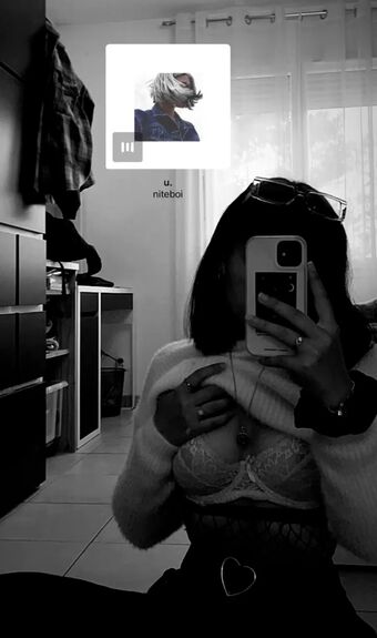 Laureen Голе фотографије OnlyFans 3