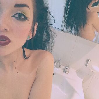 Lauren Tate Delilah Bon