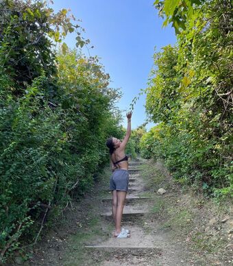 Leilani Azalea Голе фотографије OnlyFans 33