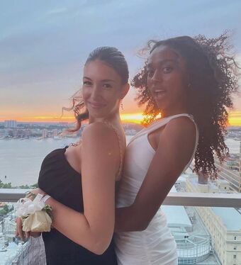 Leilani Azalea Голе фотографије OnlyFans 36