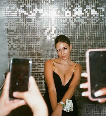 Leilani Azalea Голе фотографије OnlyFans 37