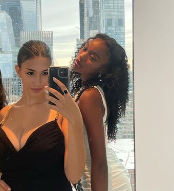 Leilani Azalea Голе фотографије OnlyFans 38