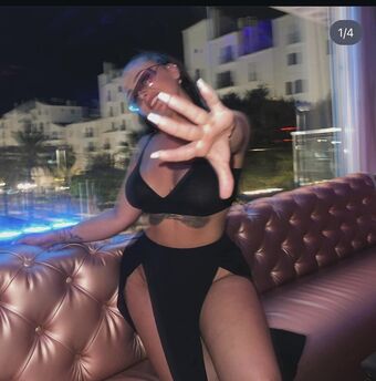 Lele Dev Голе фотографије OnlyFans 1