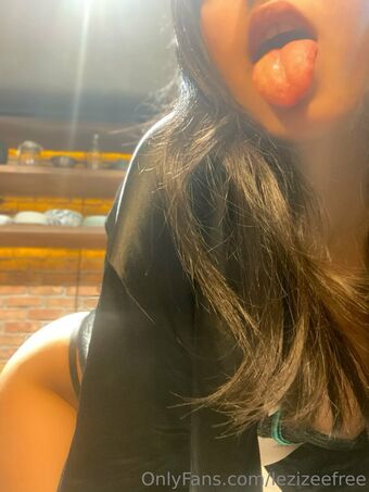 lezizeefree Голе фотографије OnlyFans 35