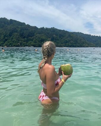 Lilly Walker Голе фотографије OnlyFans 10