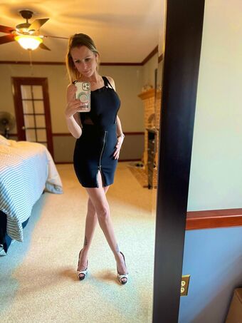 Lily Devyne Голе фотографије OnlyFans 19