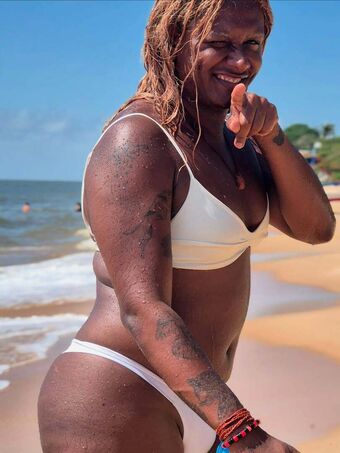 Liniker Голе фотографије OnlyFans 1