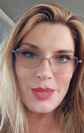 Lizzy D Голе фотографије OnlyFans 1