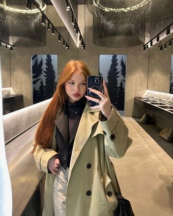 Lizzy Wild Голе фотографије OnlyFans 5