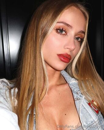 Lizzy Голе фотографије OnlyFans 46