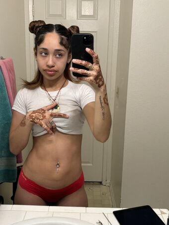 llupee.e Голе фотографије OnlyFans 2