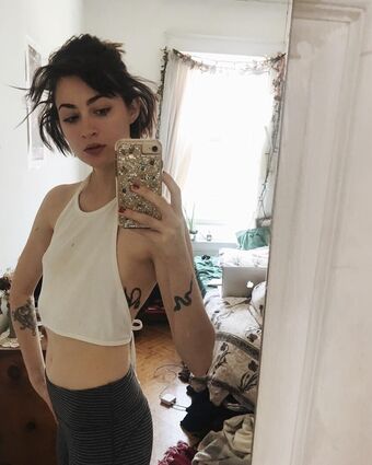 Llynks Голе фотографије OnlyFans 7
