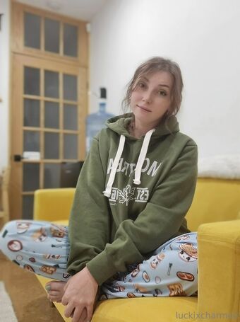 Luckicharmed Голе фотографије OnlyFans 115