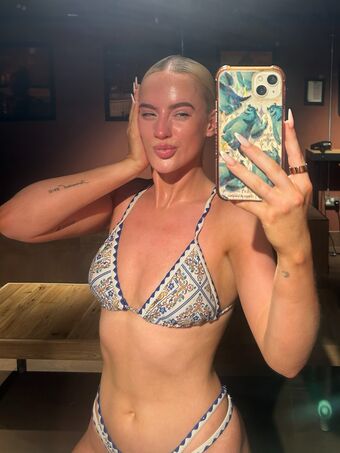 Lucycombe Голе фотографије OnlyFans 118