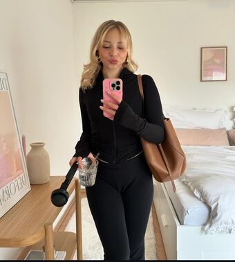 madlinee Голе фотографије OnlyFans 10