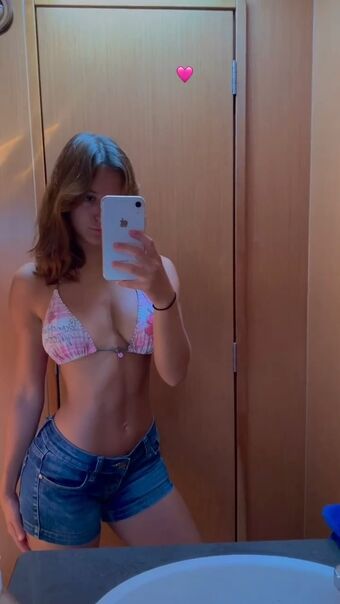 Maelys Голе фотографије OnlyFans 16