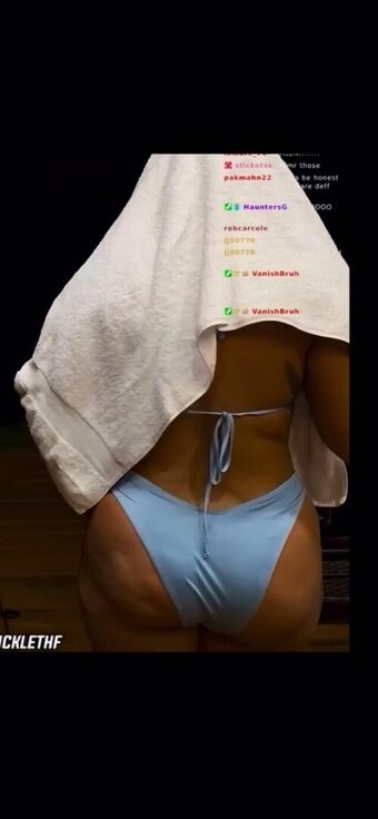 Maleni Cruz Голе фотографије OnlyFans 212