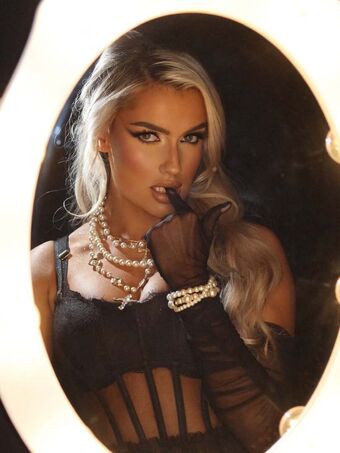 Mariah May Голе фотографије OnlyFans 404