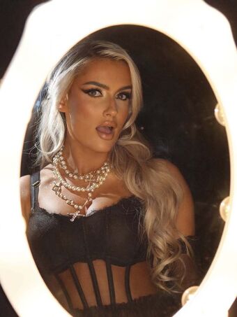 Mariah May Голе фотографије OnlyFans 406