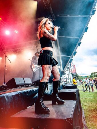 Marisa Rodriguez Singer Голе фотографије OnlyFans 10