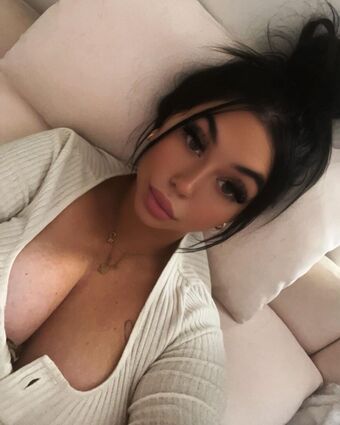 Mbou_ Голе фотографије OnlyFans 2