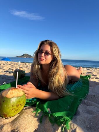 Mel Breia Голе фотографије OnlyFans 101