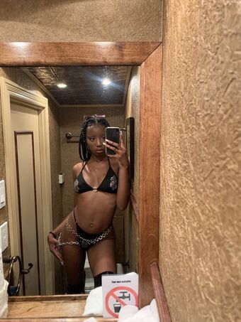 messkina Голе фотографије OnlyFans 15