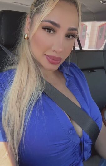 Mia Gomez Голе фотографије OnlyFans 1