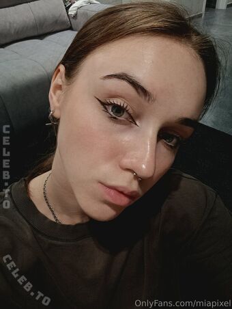 Mia Pixel Голе фотографије OnlyFans 14