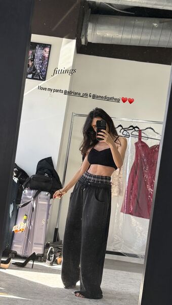 Mikaela Hoover Голе фотографије OnlyFans 52