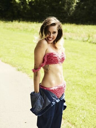 Miley Cyrus Голе фотографије OnlyFans 1440