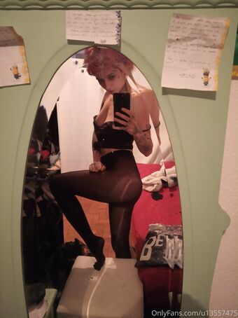 millenesg Голе фотографије OnlyFans 8