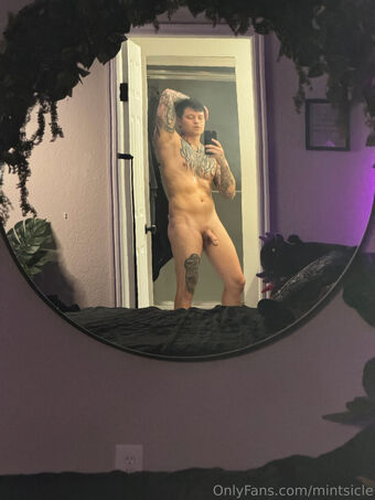 mintsicle Голе фотографије OnlyFans 12