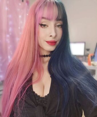 Mizzy Cyn Голе фотографије OnlyFans 17