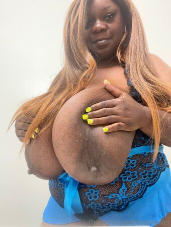 MsChocolitt Голе фотографије OnlyFans 30