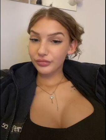 nelldelli Голе фотографије OnlyFans 12
